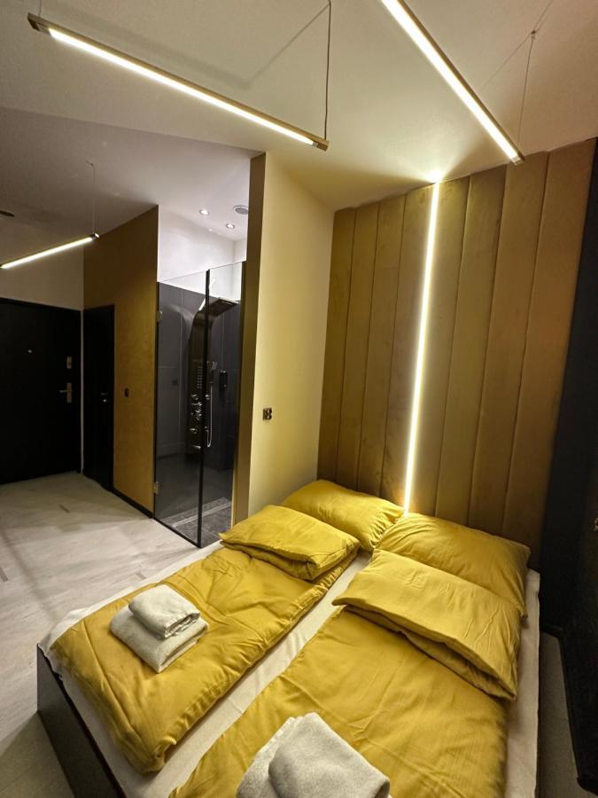 Darkhouse Versace Gold Łódź Esterno foto